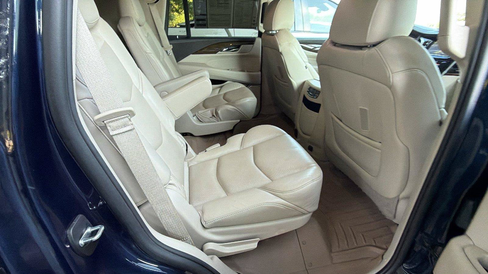 Used 2020 Cadillac Escalade Luxury RWD image 20