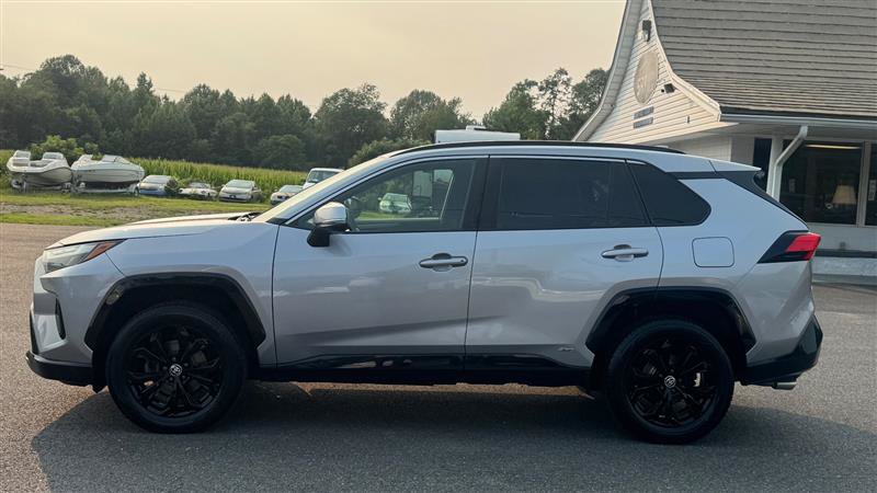 Used 2022 Toyota RAV4 SE w/ SE Grade Weather Package AWD/4WD image 8