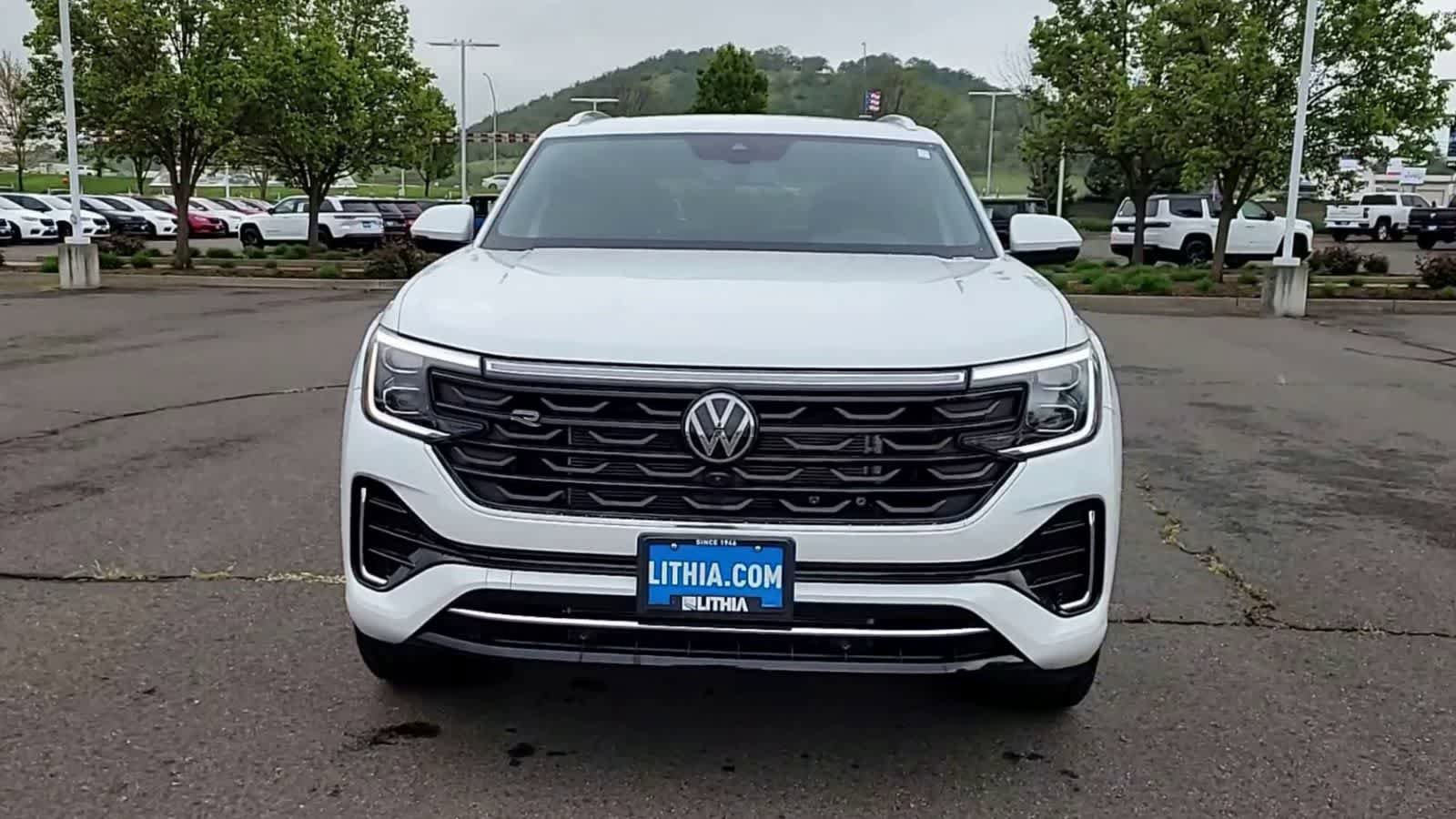 Used 2025 Volkswagen Atlas Cross Sport SEL Premium R-Line AWD/4WD image 3
