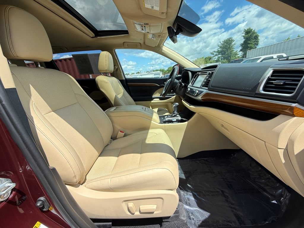 Used 2019 Toyota Highlander Limited AWD/4WD image 28