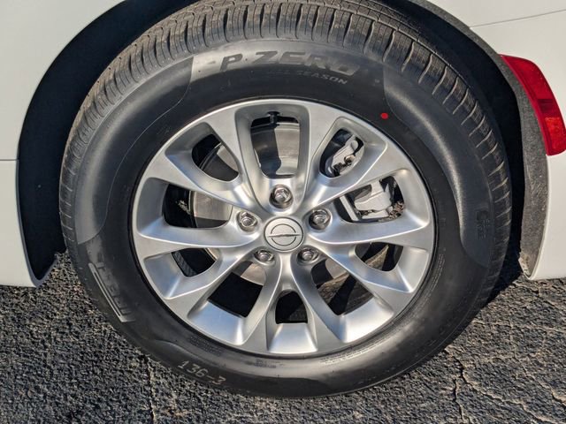 New 2026 Chrysler Pacifica Limited FWD image 7