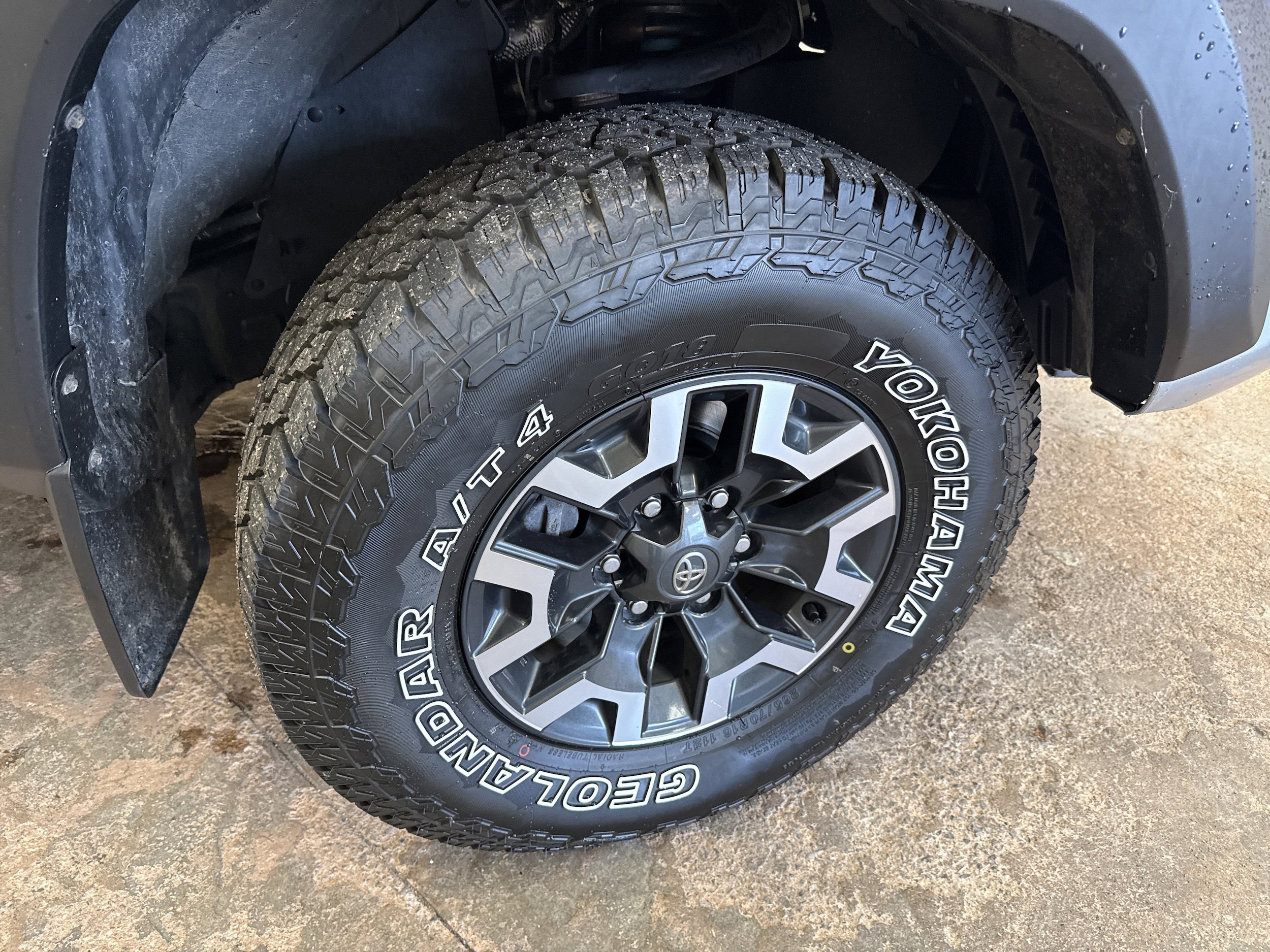 Used 2022 Toyota Tacoma TRD Off-Road AWD/4WD image 13
