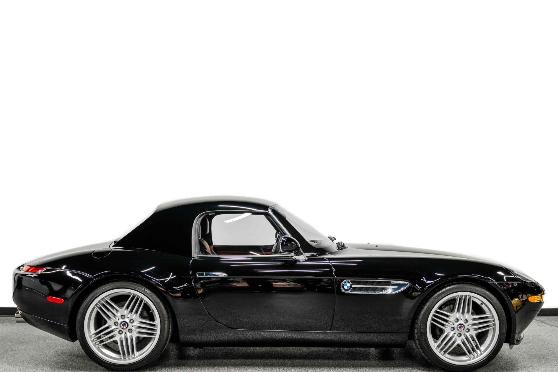 Used 2003 BMW Z8 RWD image 2