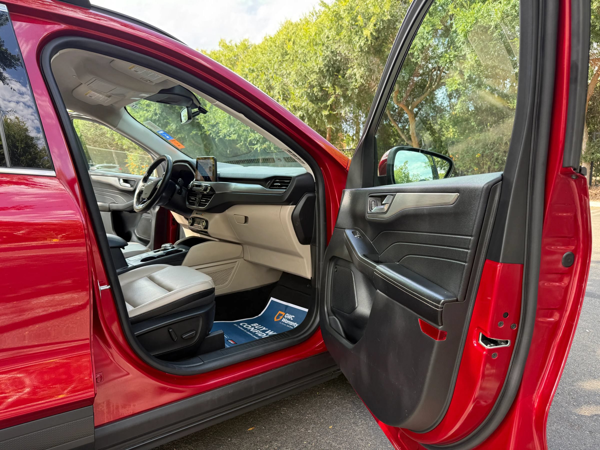 Used 2021 Ford Escape Titanium FWD image 12