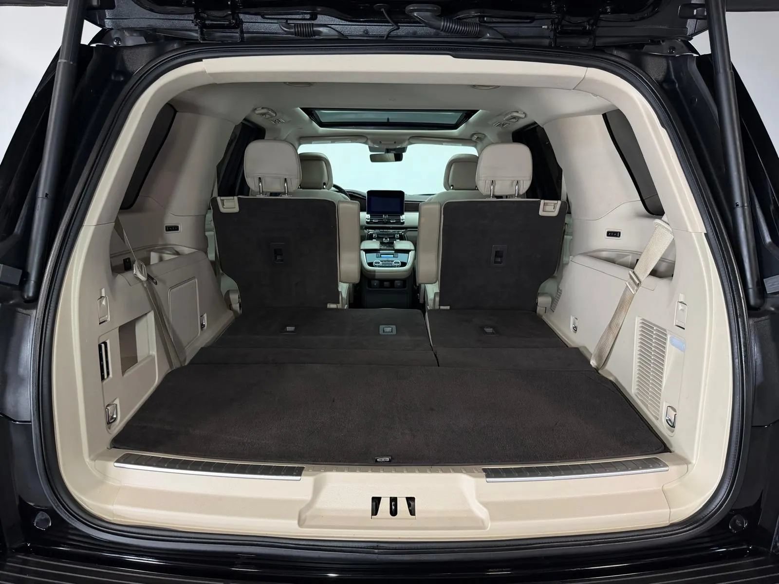 Used 2018 Lincoln Navigator Select AWD/4WD image 14