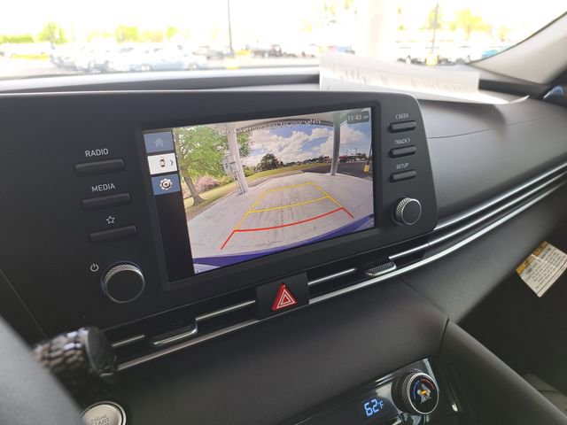 Used 2025 Hyundai Elantra Blue image 11