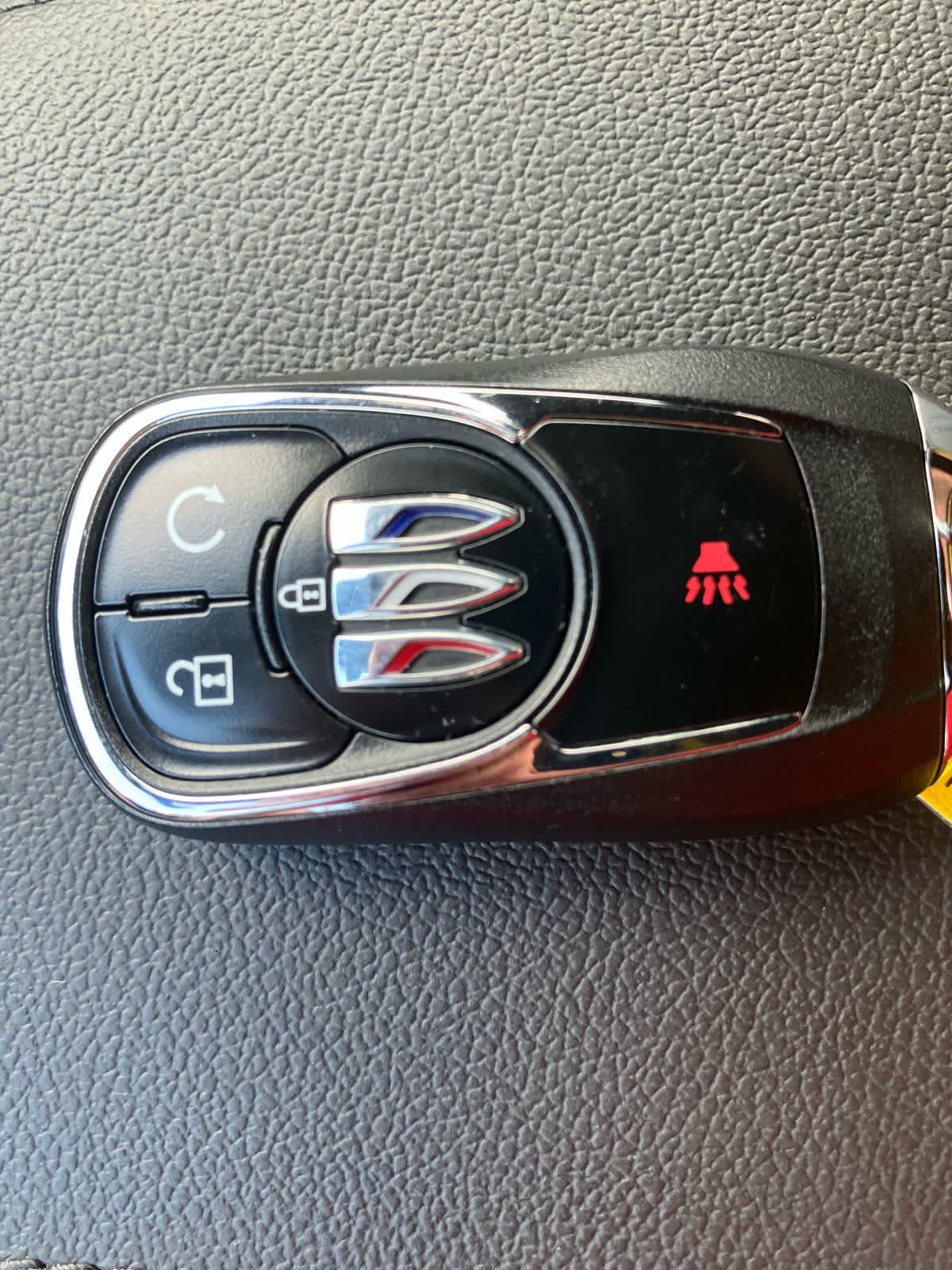 Used 2024 Buick Envista Sport Touring w/ Convenience I Package FWD image 31
