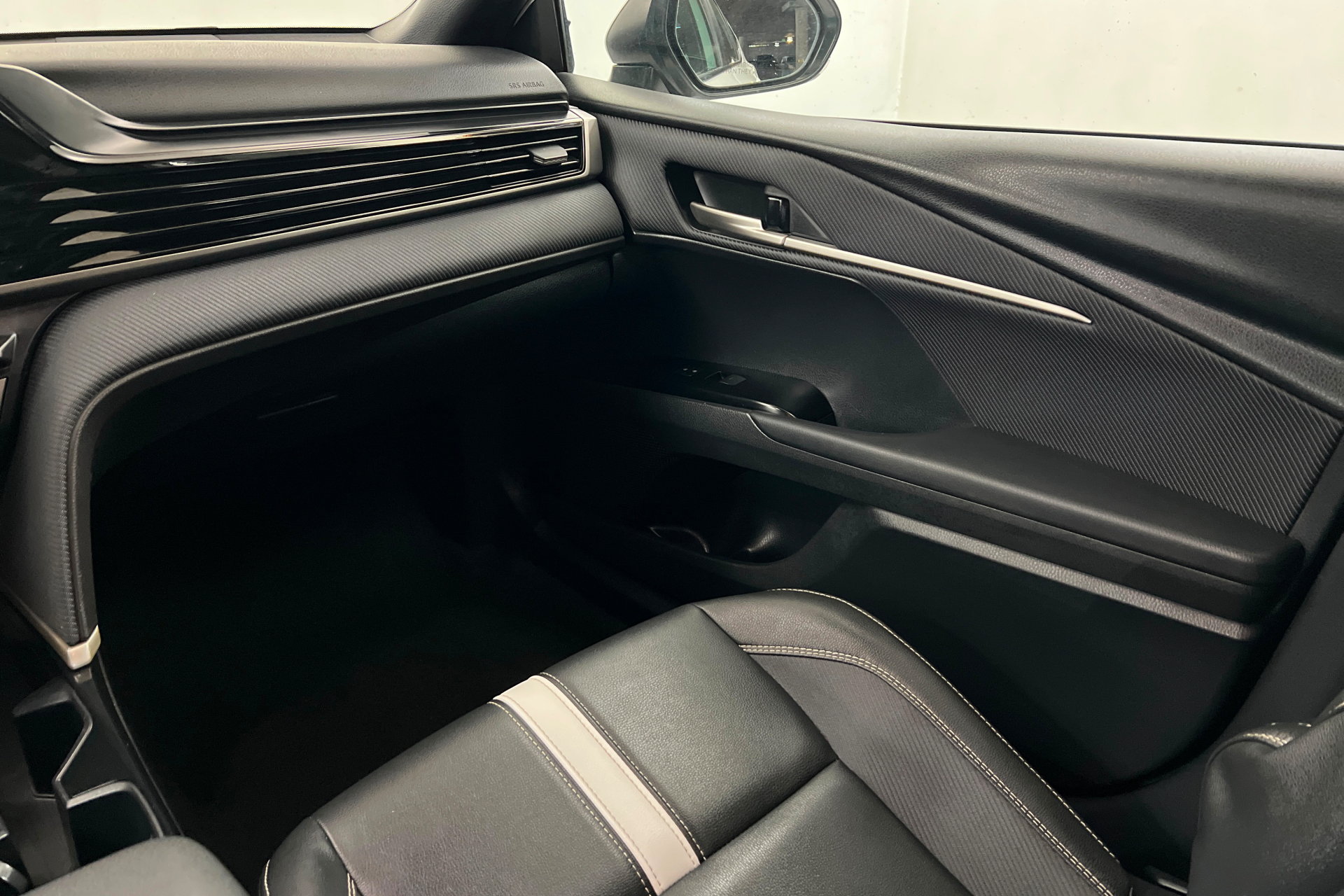 Used 2025 Toyota Camry SE FWD image 10