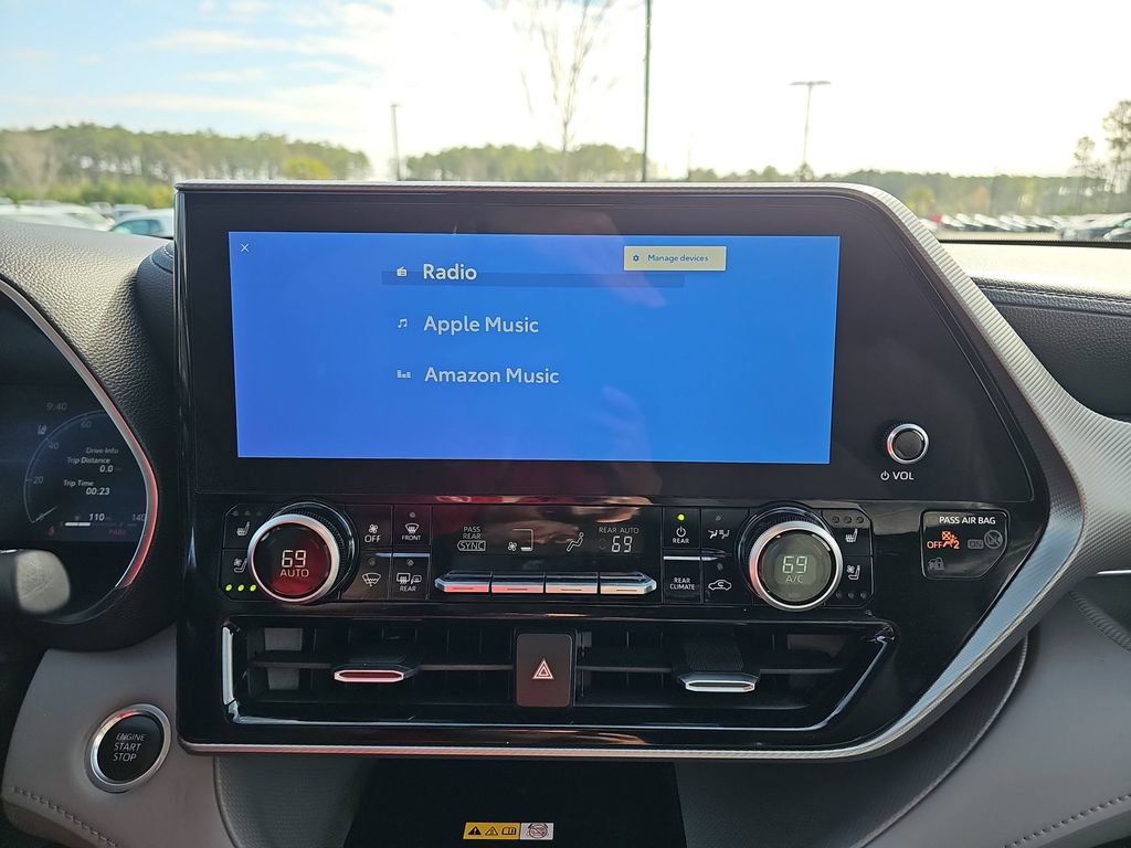 Used 2024 Toyota Highlander Platinum image 26