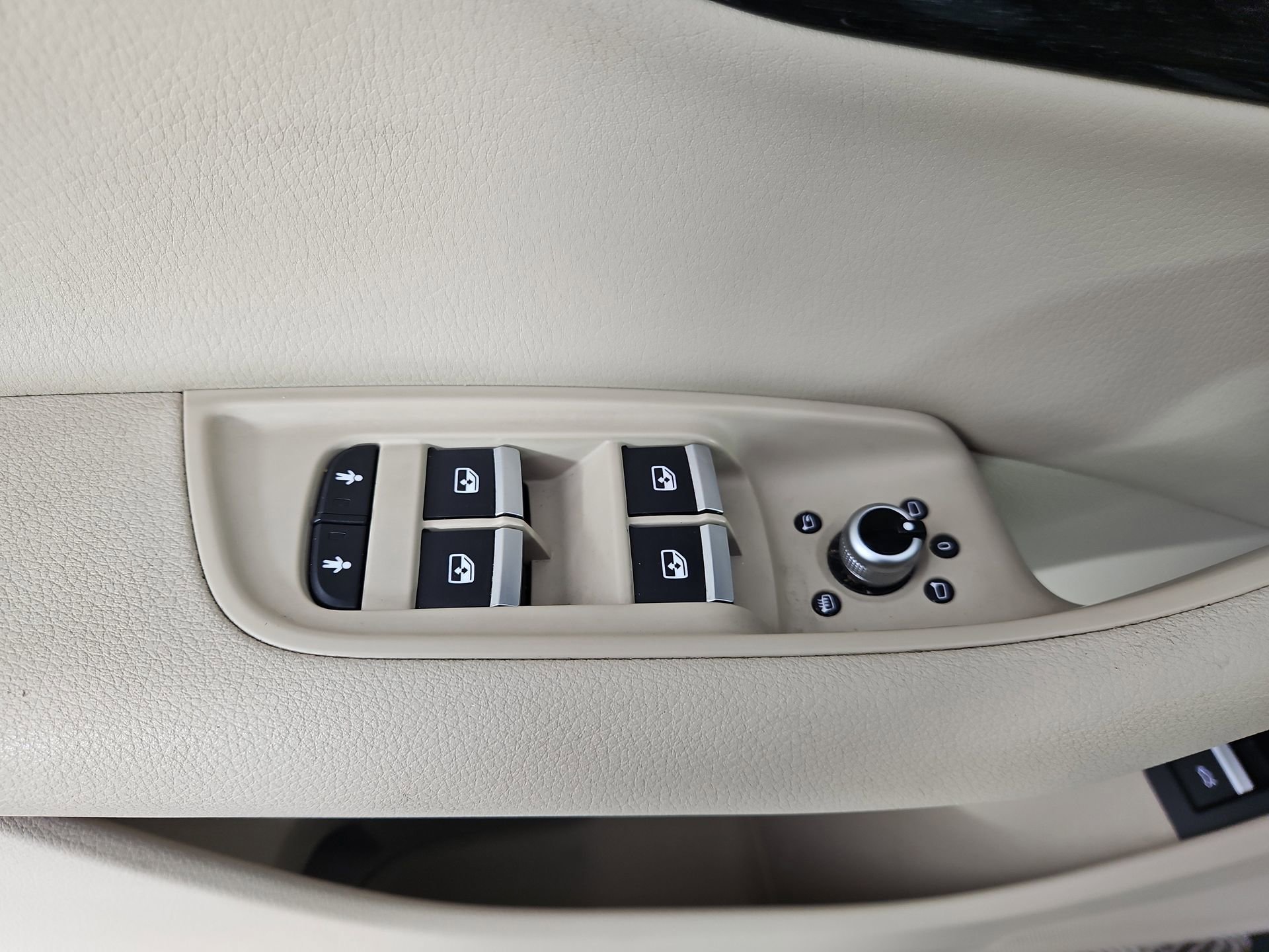 Used 2017 Audi Q7 3.0T Premium Plus w/ Premium Plus Package image 22