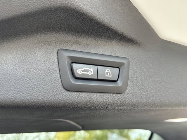 Certified 2023 BMW X7 xDrive40i w/ M Sport Package image 21