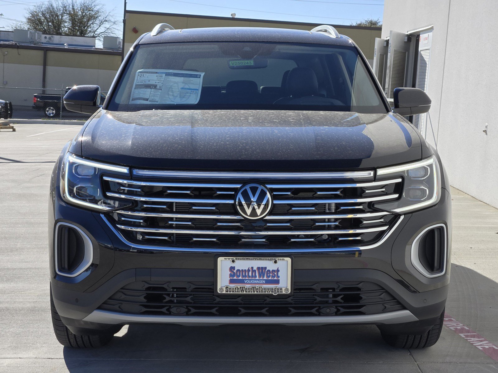 Used 2025 Volkswagen Atlas SEL AWD/4WD image 6