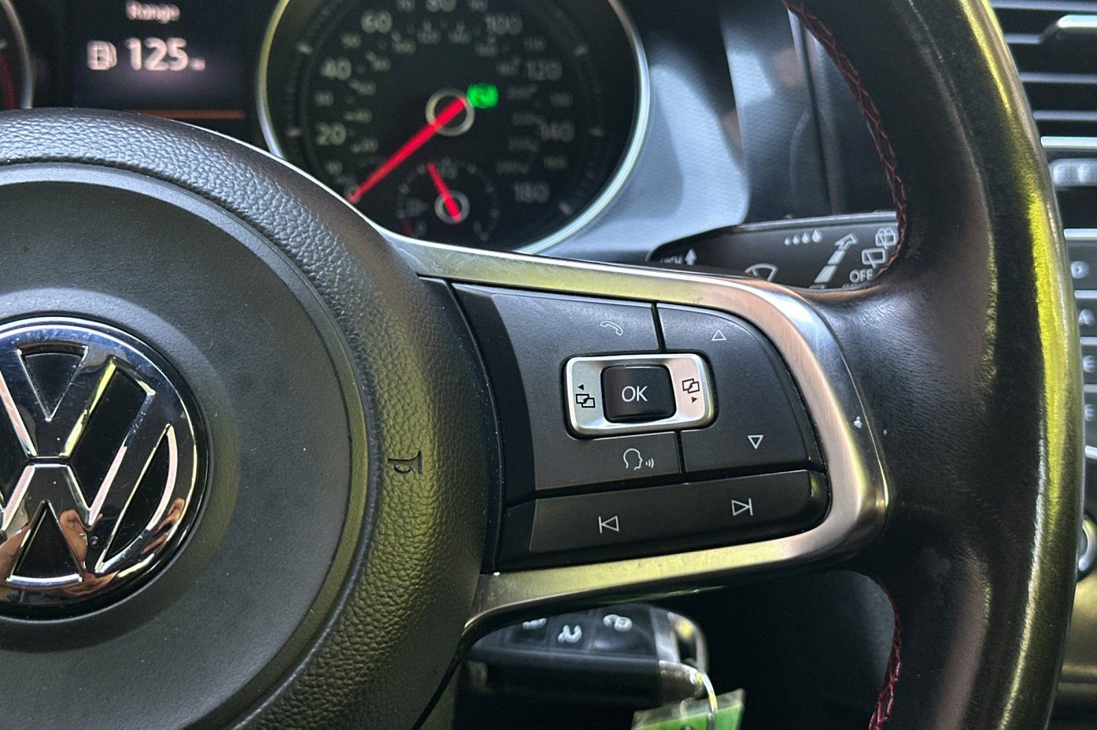 Used 2015 Volkswagen GTI SE FWD image 29