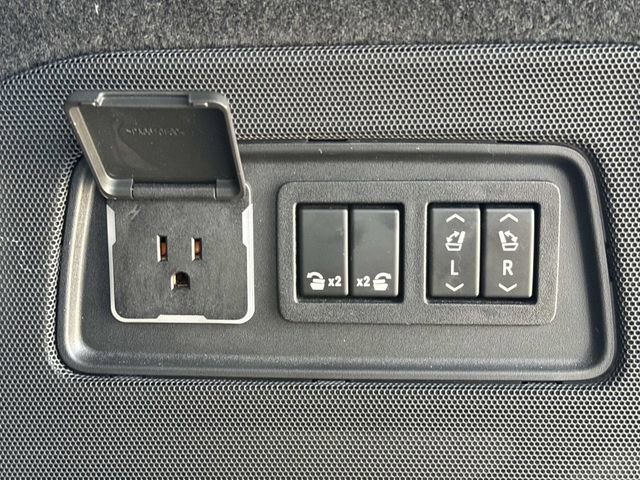 Used 2021 Cadillac Escalade Luxury image 12