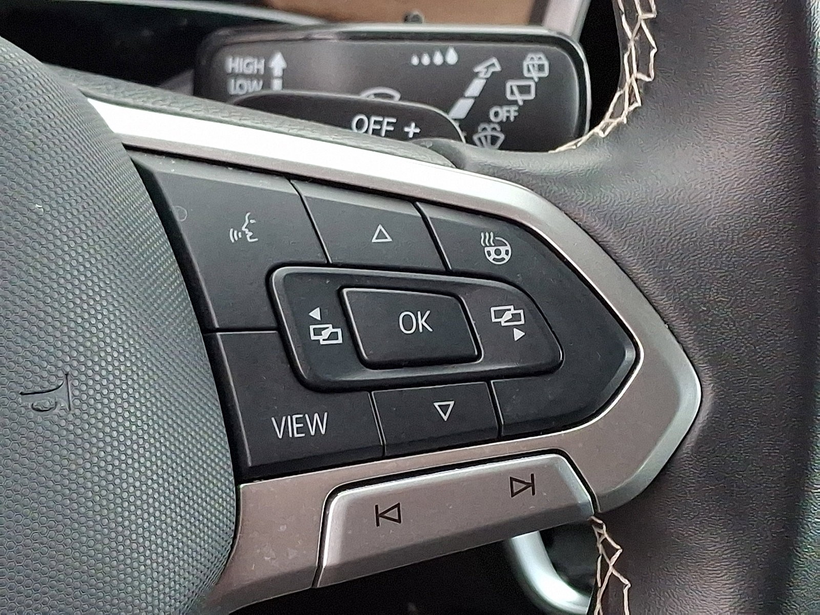 Used 2024 Volkswagen Atlas SE image 23