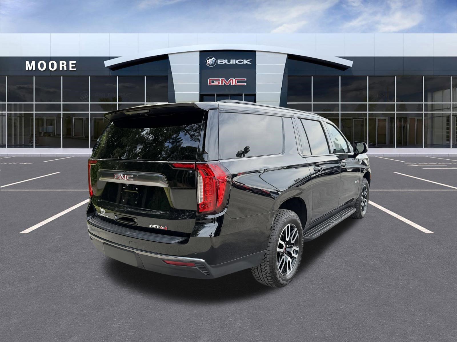 Used 2024 GMC Yukon XL AT4 w/ Technology Package AWD/4WD image 3