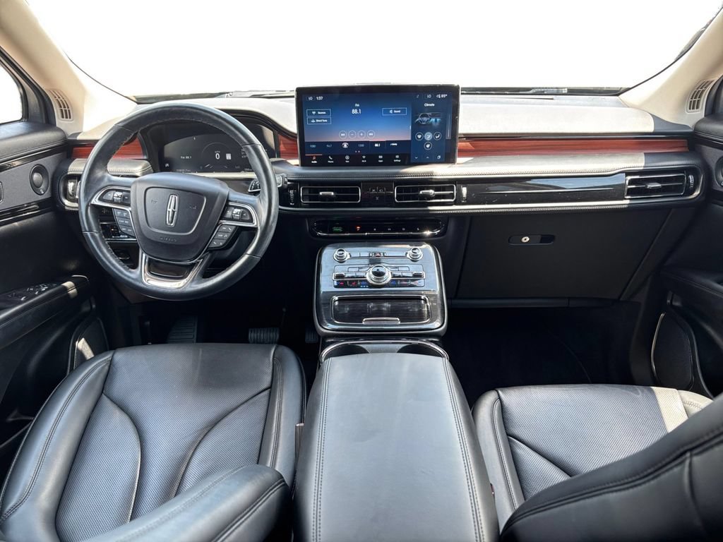 Certified 2023 Lincoln Nautilus Reserve w/ Luxury Package AWD/4WD image 17