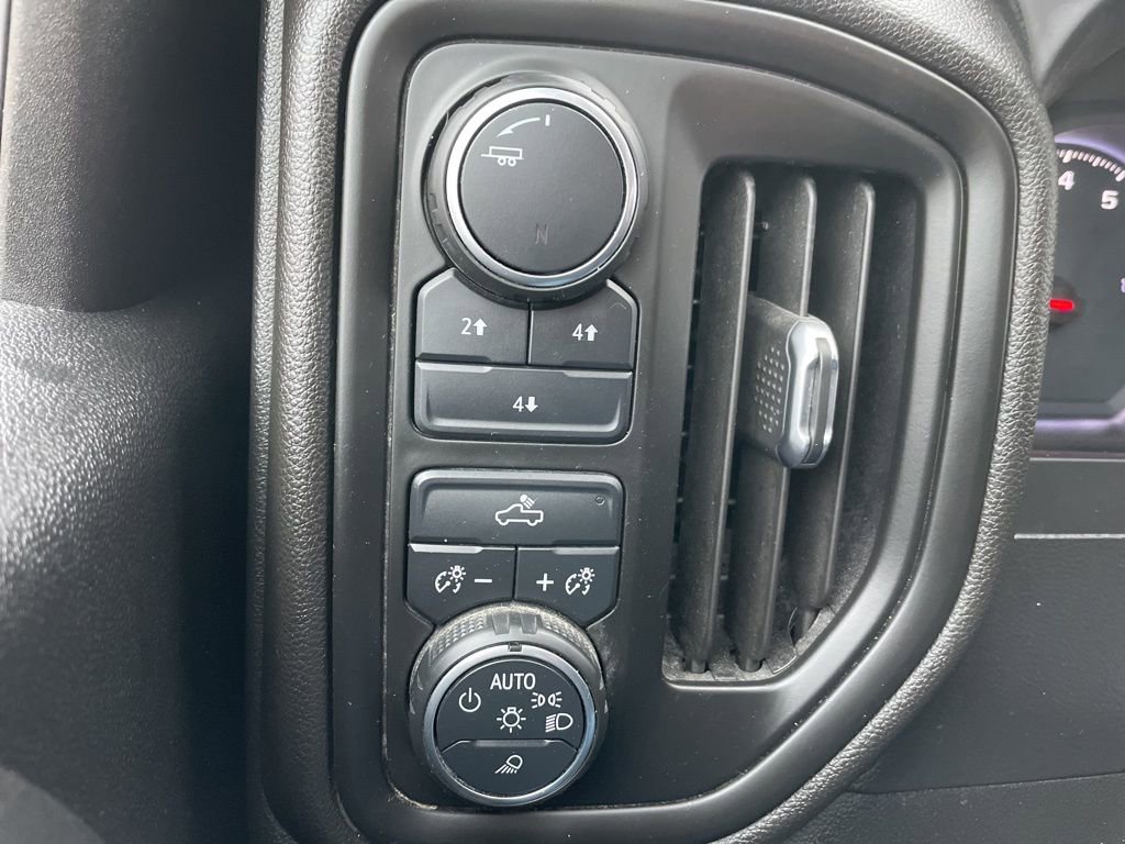 Used 2020 Chevrolet Silverado 2500 Custom w/ Custom Value Package image 8