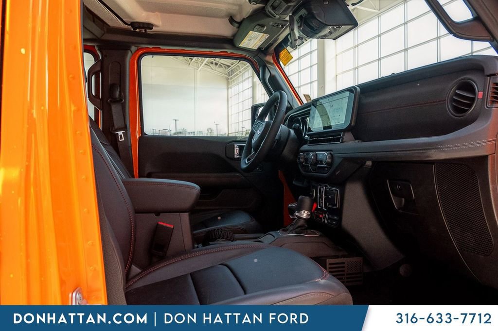 Used 2025 Jeep Wrangler Unlimited Rubicon w/ Convenience Group image 23