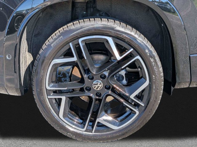 Used 2025 Volkswagen Tiguan SEL R-Line AWD/4WD image 11