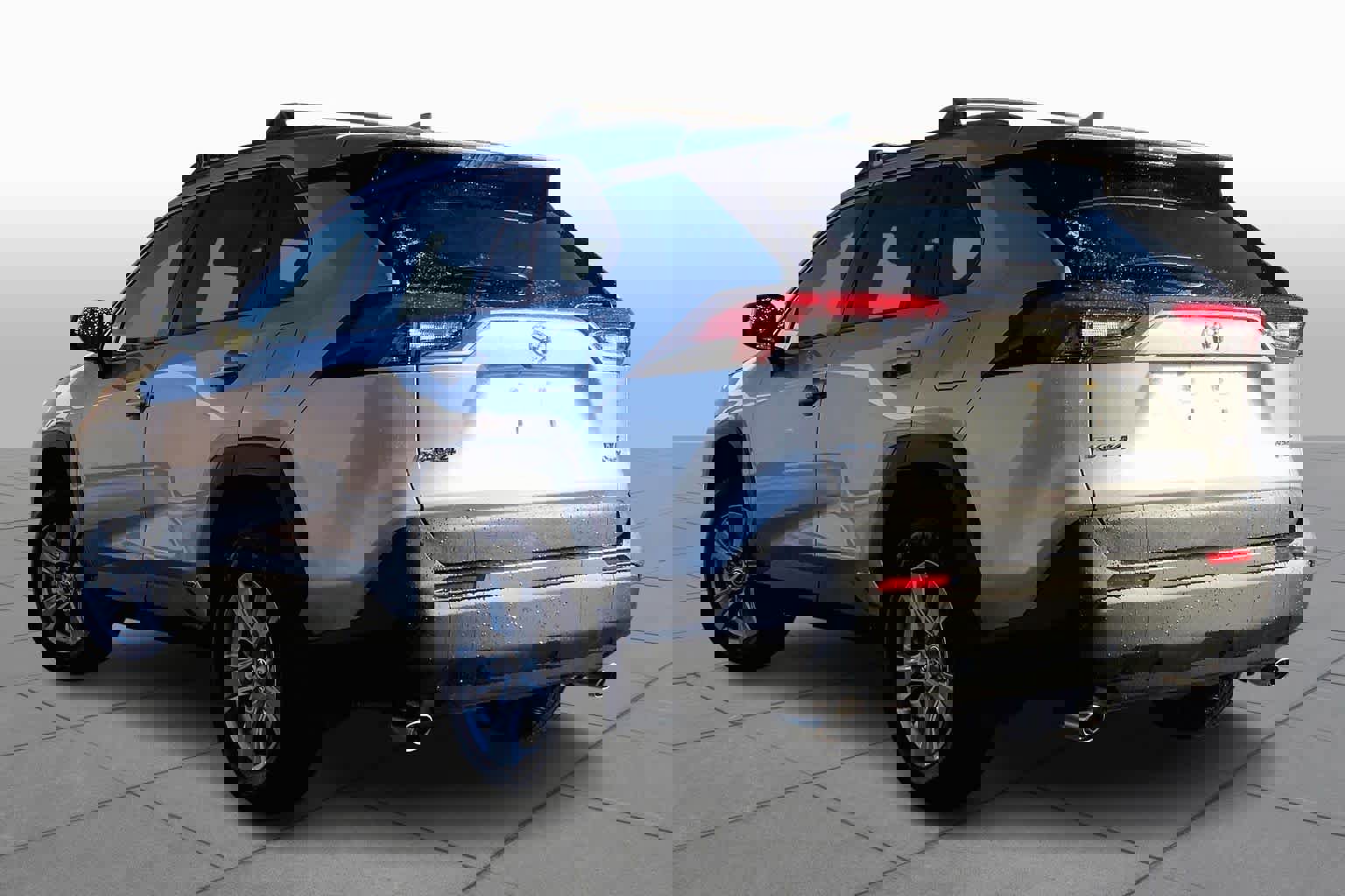 Used 2025 Toyota RAV4 XLE image 11