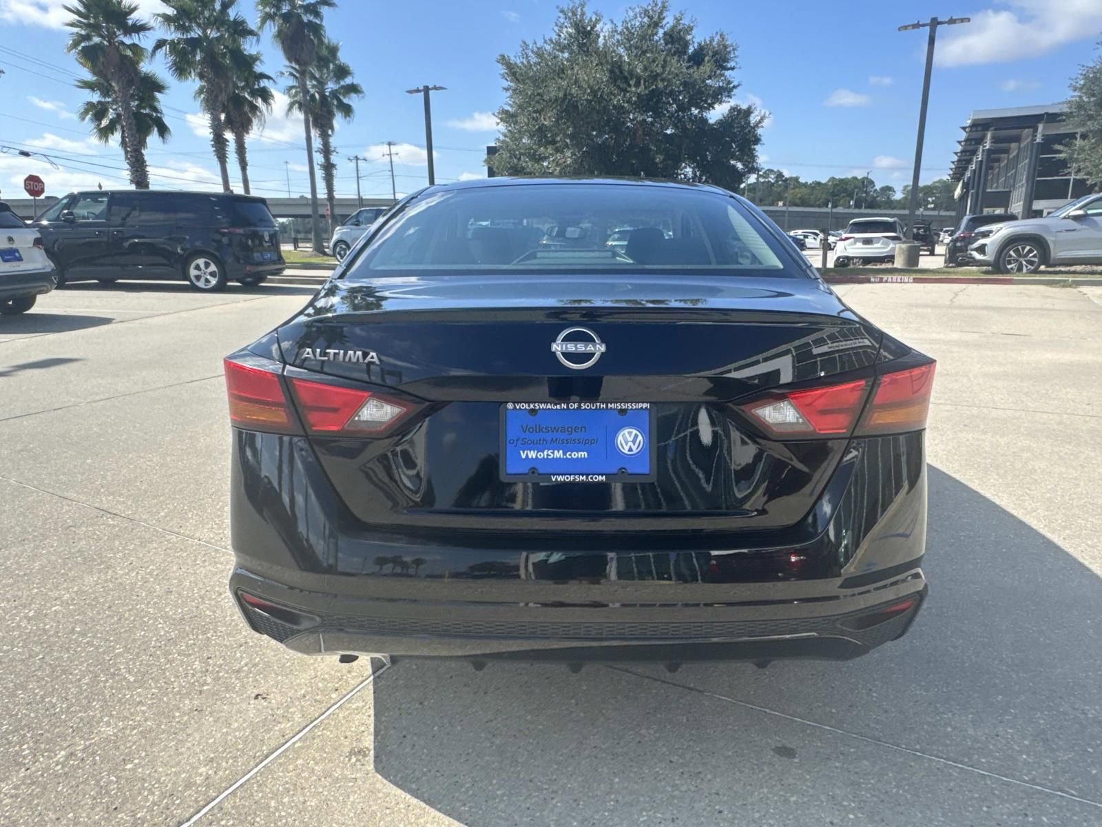 Used 2024 Nissan Altima 2.5 S FWD image 6
