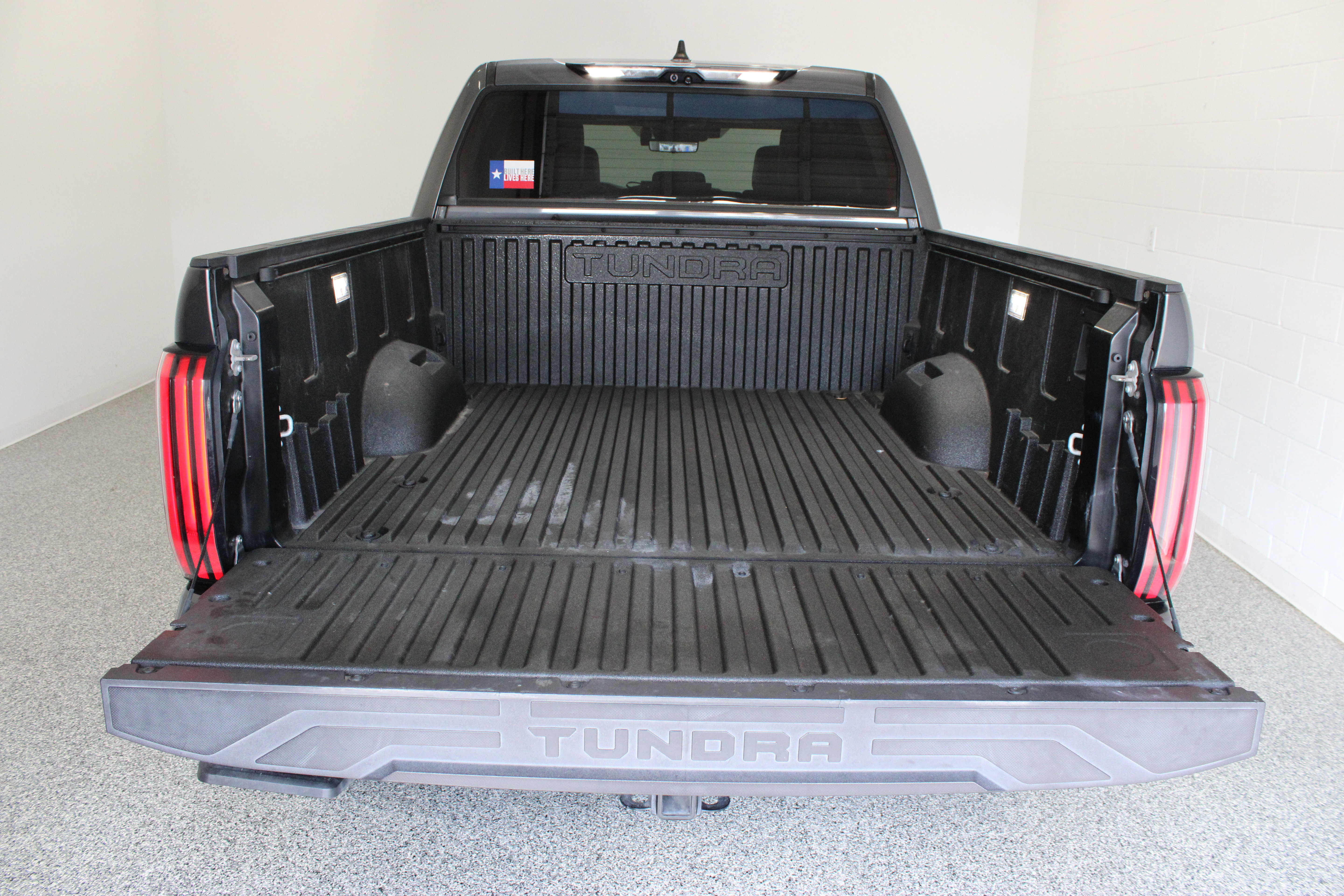 Used 2024 Toyota Tundra Limited AWD/4WD image 9