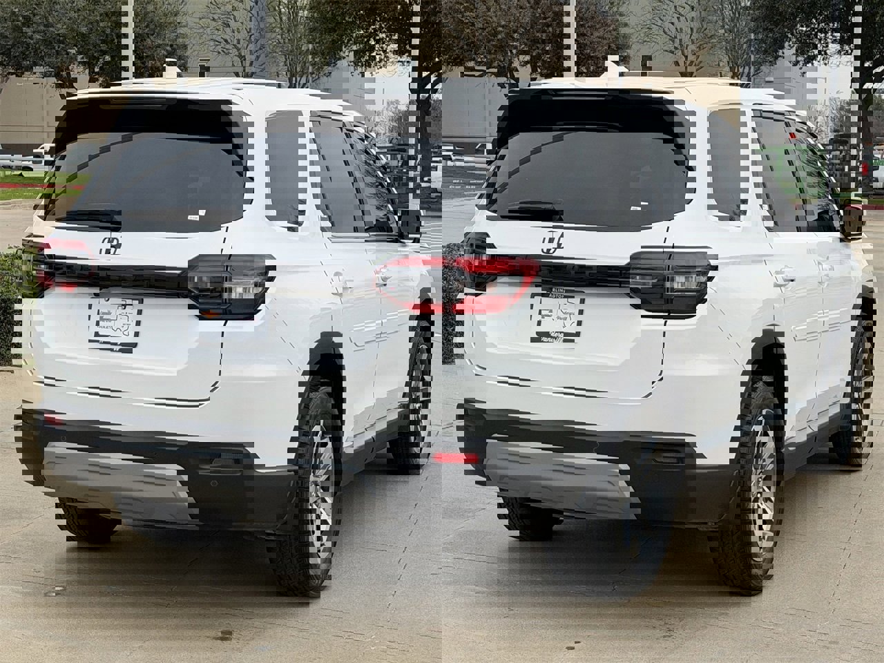 Used 2025 Honda Pilot EX-L image 4