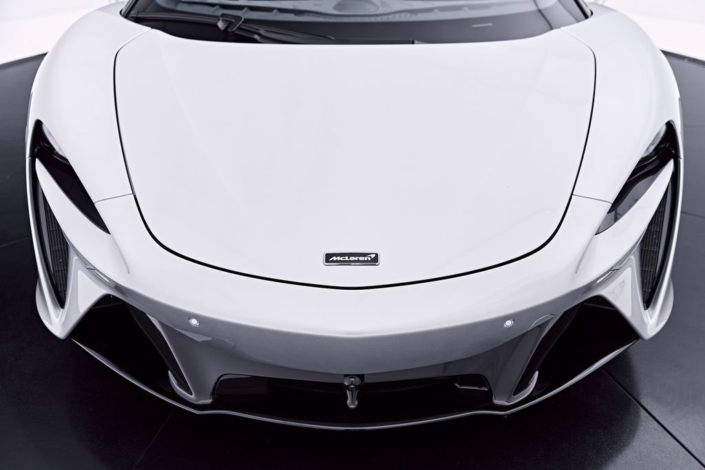 Used 2023 McLaren Artura RWD image 29