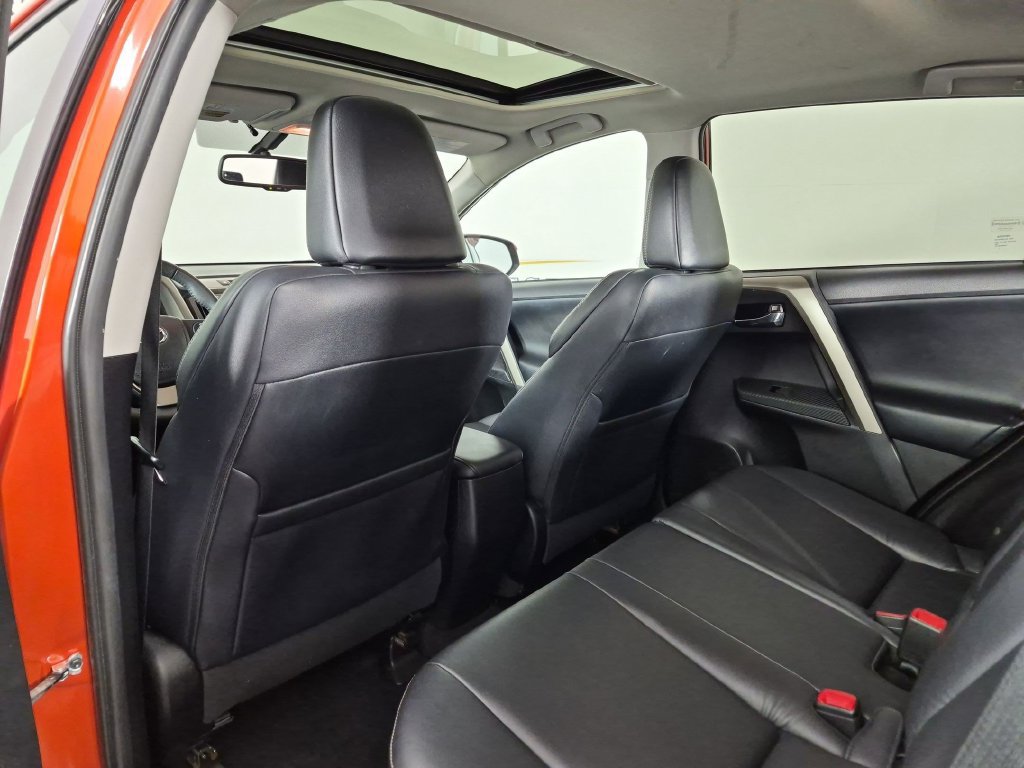 Used 2015 Toyota RAV4 Limited AWD/4WD image 32