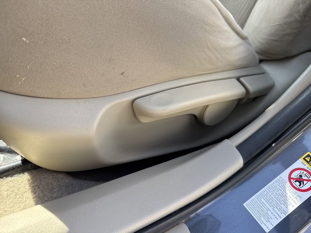 Used 2013 Toyota Corolla LE FWD image 23