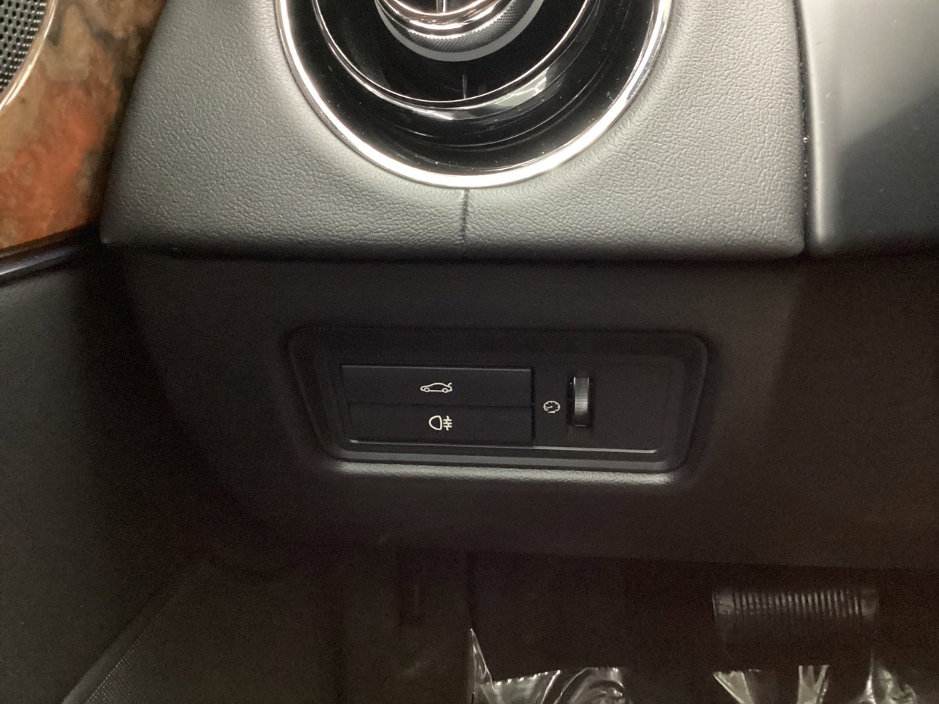 Used 2018 Jaguar XJ R-Sport image 42