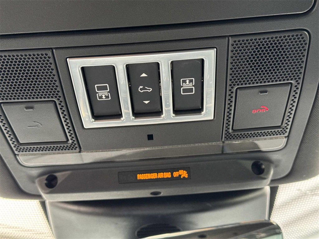 Certified 2018 Land Rover Discovery HSE image 23