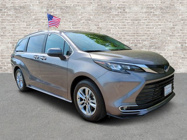 Used 2024 Toyota Sienna XLE w/ XLE Plus Package AWD/4WD image 1
