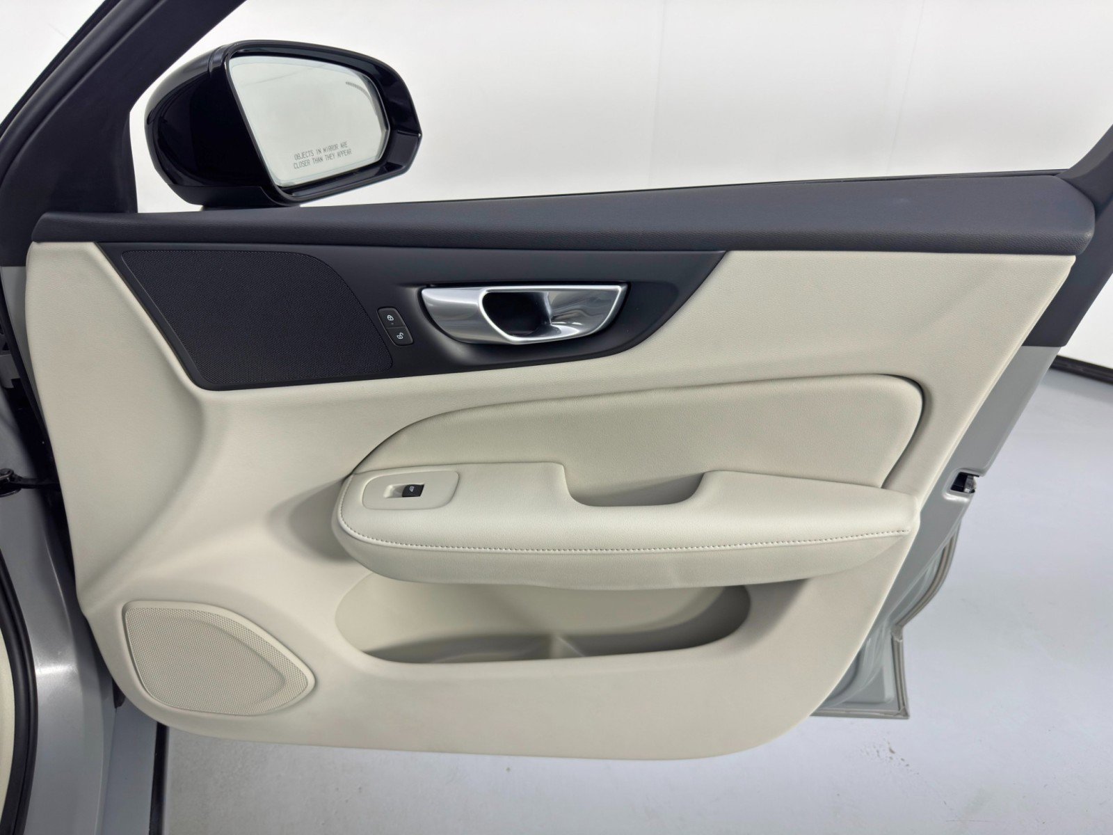 Used 2024 Volvo S60 B5 Plus w/ Protection Package Premier image 43