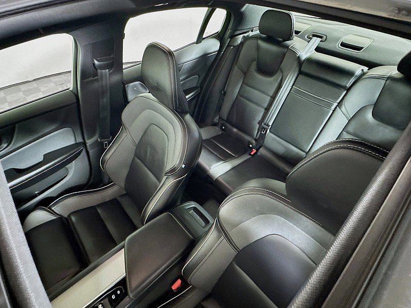 Used 2019 Volvo S60 T5 R-Design image 14