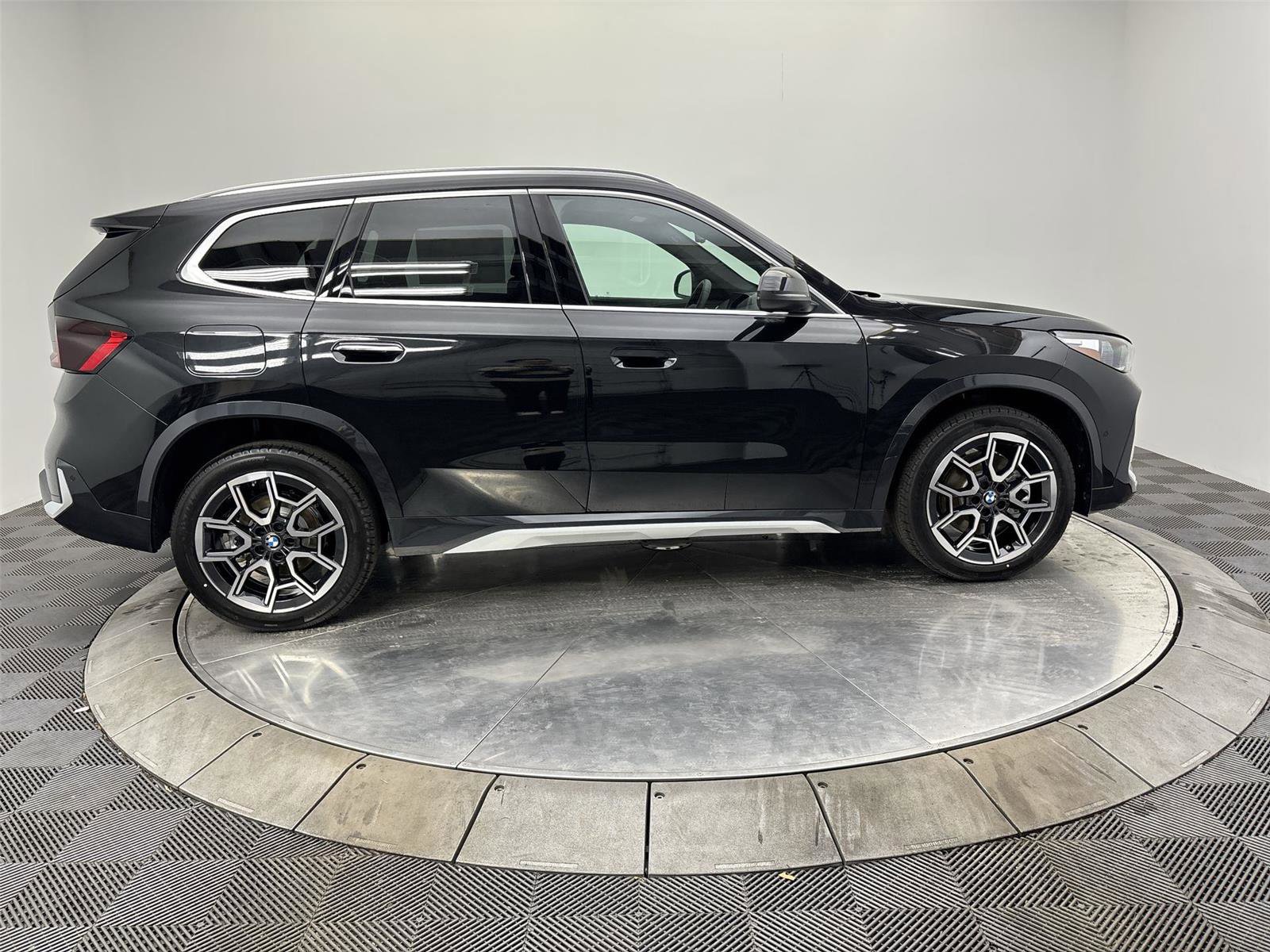 New 2026 BMW X1 xDrive28i w/ Convenience Package image 17