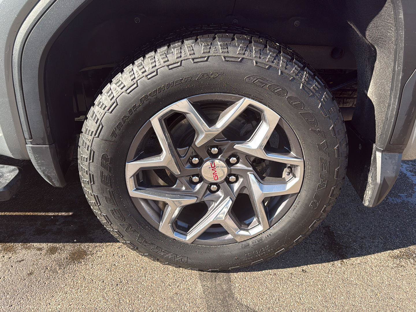 Used 2025 GMC Sierra 1500 SLE AWD/4WD image 14