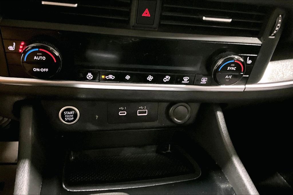 Used 2022 Nissan Rogue S image 15