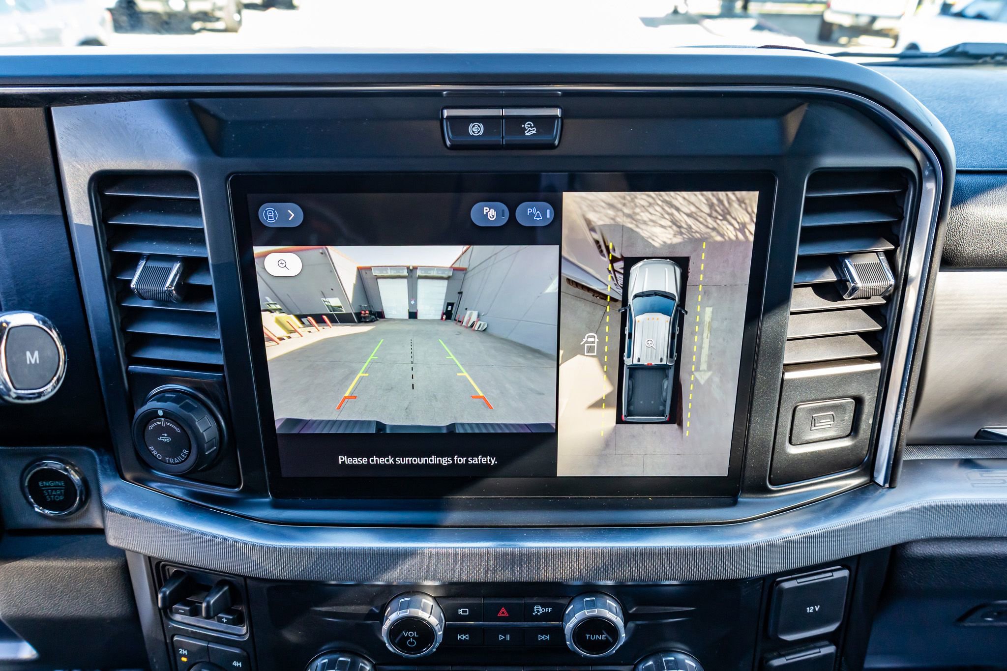 Used 2025 Ford F450 Platinum w/ FX4 Off-Road Package image 25