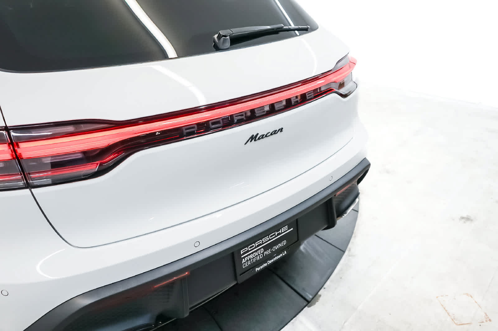 Certified 2026 Porsche Macan AWD/4WD image 12