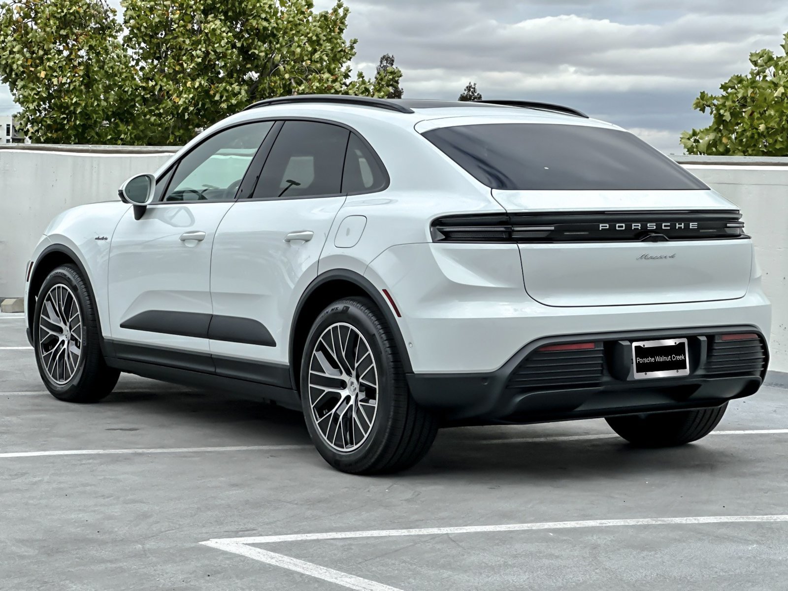 New 2026 Porsche Macan 4 Electric AWD/4WD image 4