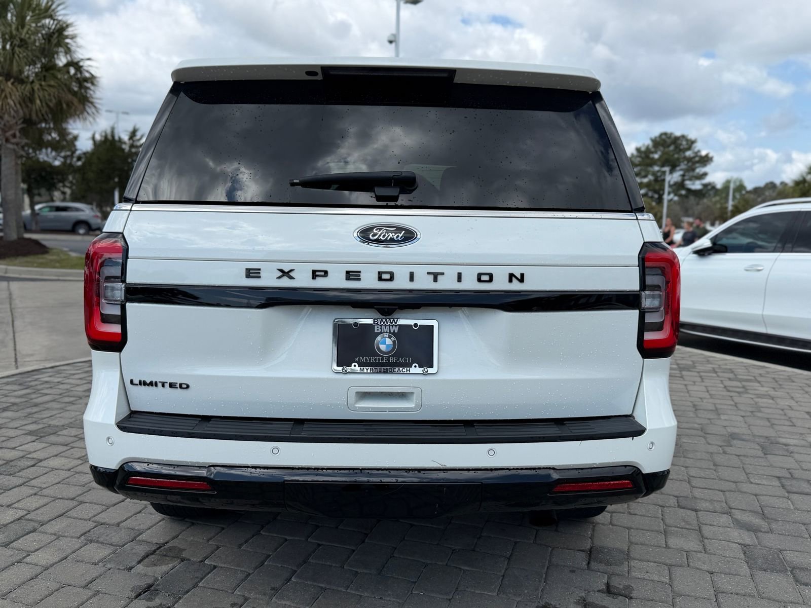 Used 2023 Ford Expedition Limited image 10