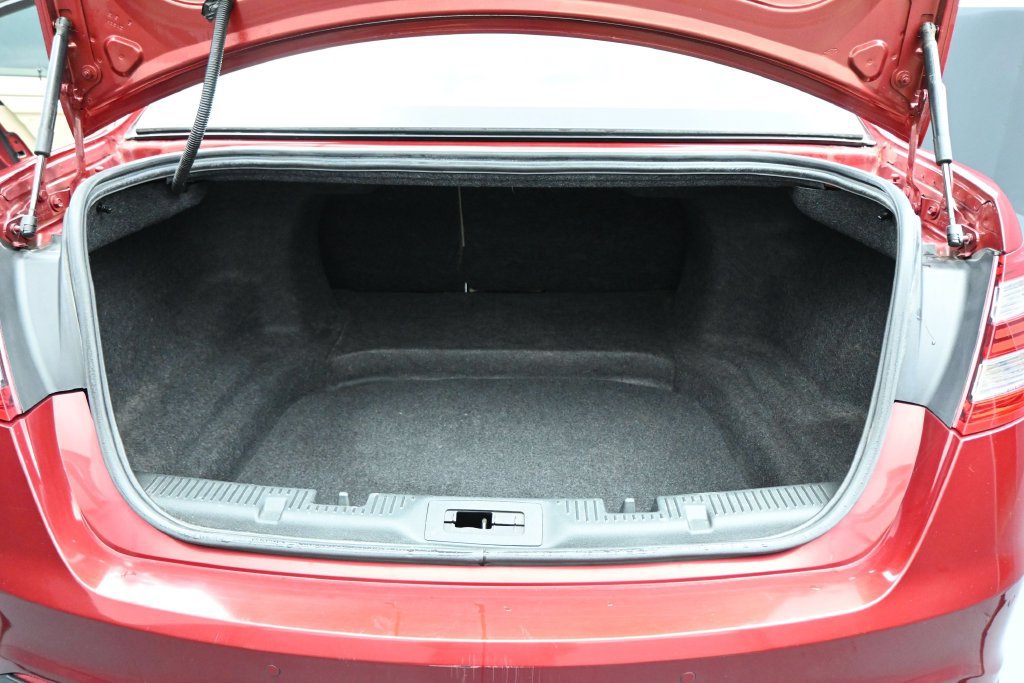 Used 2013 Ford Taurus SEL FWD image 28