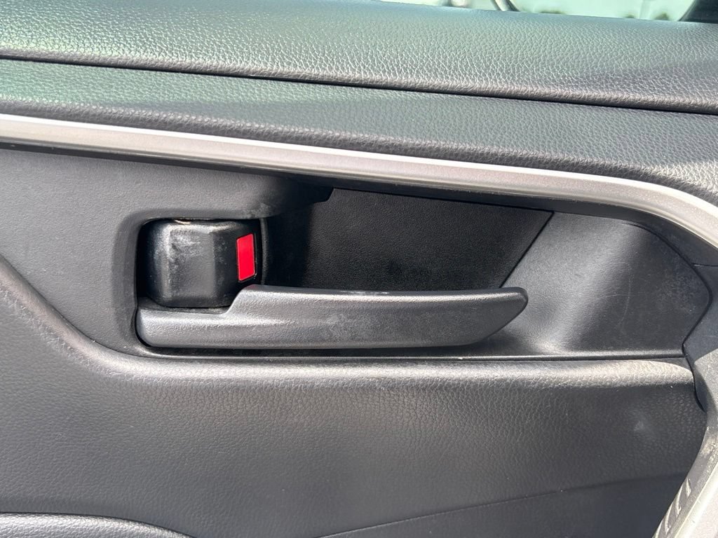Used 2021 Toyota RAV4 LE FWD image 8