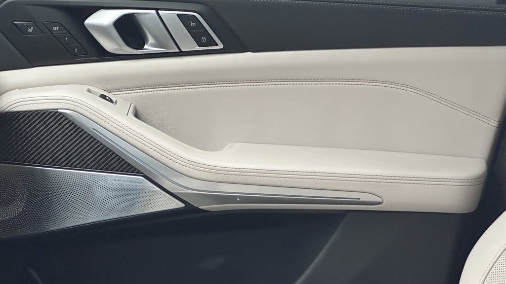 Used 2025 BMW X5 M60i image 12