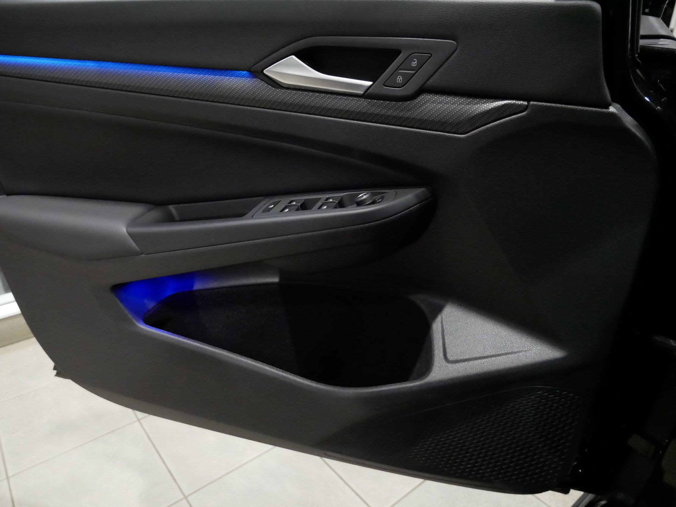 Used 2024 Volkswagen Golf R image 23