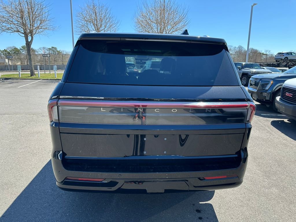 Used 2025 Lincoln Navigator Reserve AWD/4WD image 5