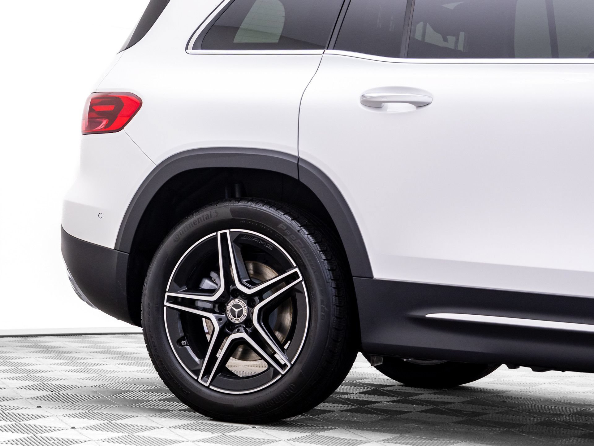 New 2026 Mercedes-Benz GLB 250 4MATIC image 32