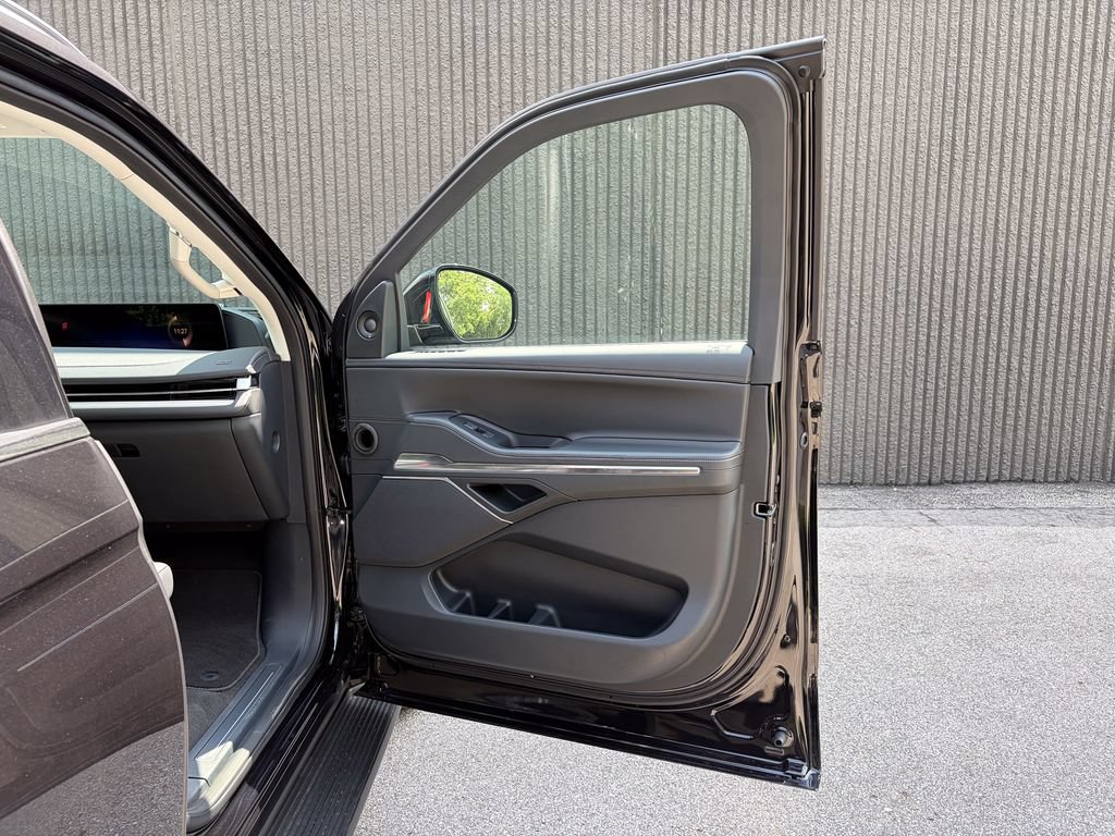 New 2027 Lincoln Navigator Premiere AWD/4WD image 35